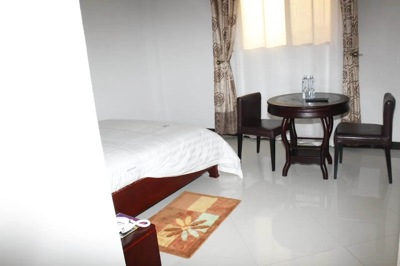 Kenlon Hotel Kampala 3*,