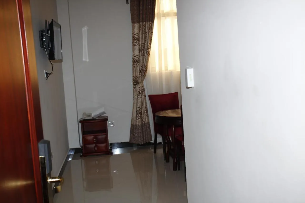 Kenlon Hotel Kampala 3*,