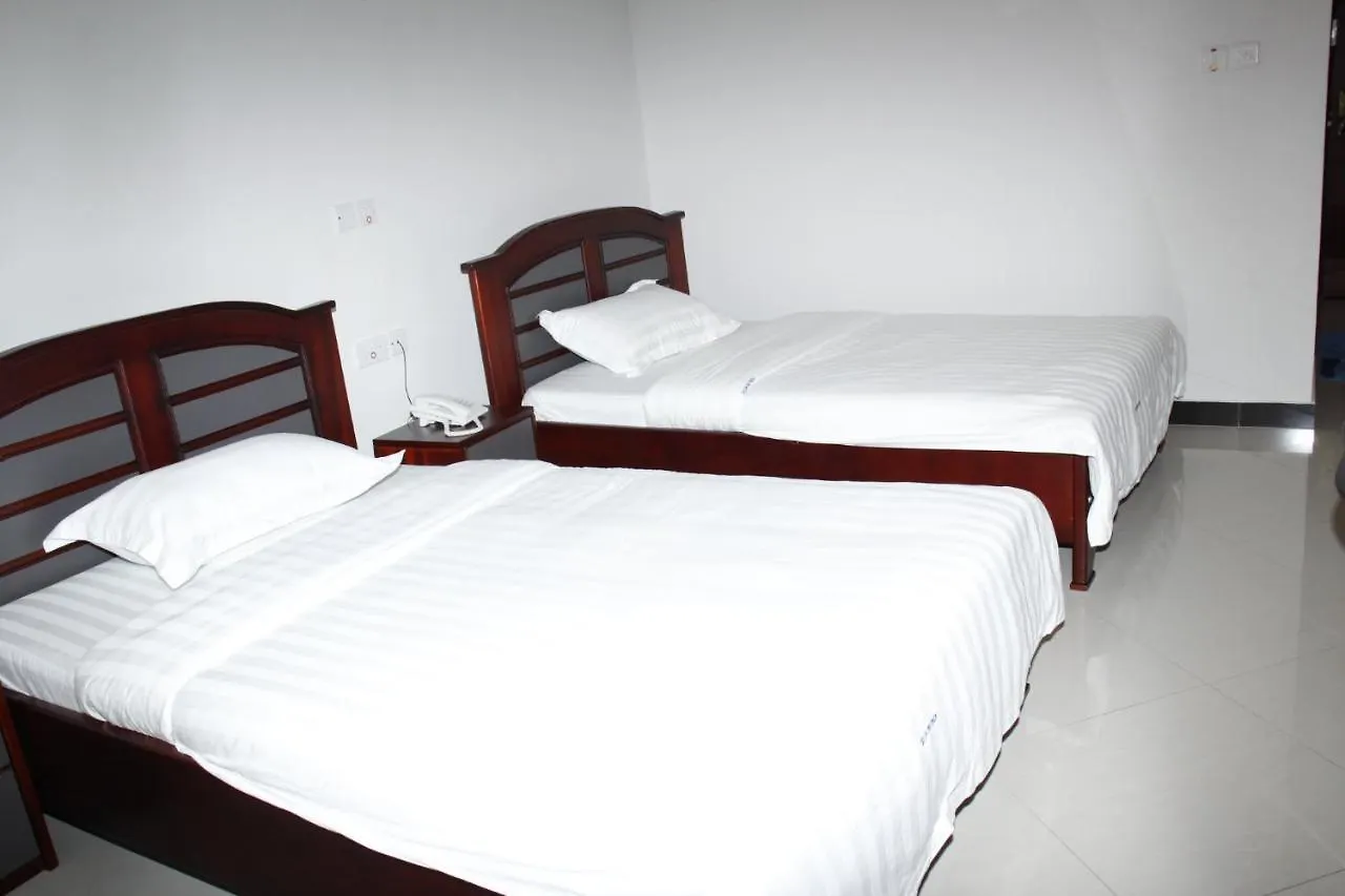 Kenlon Hotel Kampala 3*,